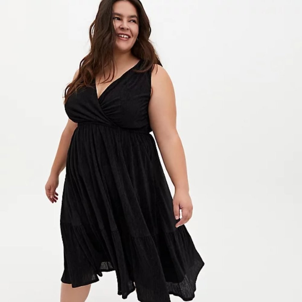 Torrid Black Crinkle Knit Surplice Skater Midi Dress Size 00 (M/L) (10)